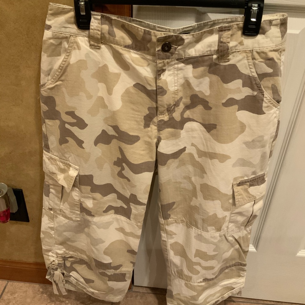 Sonoma Sand Print Camo Capri